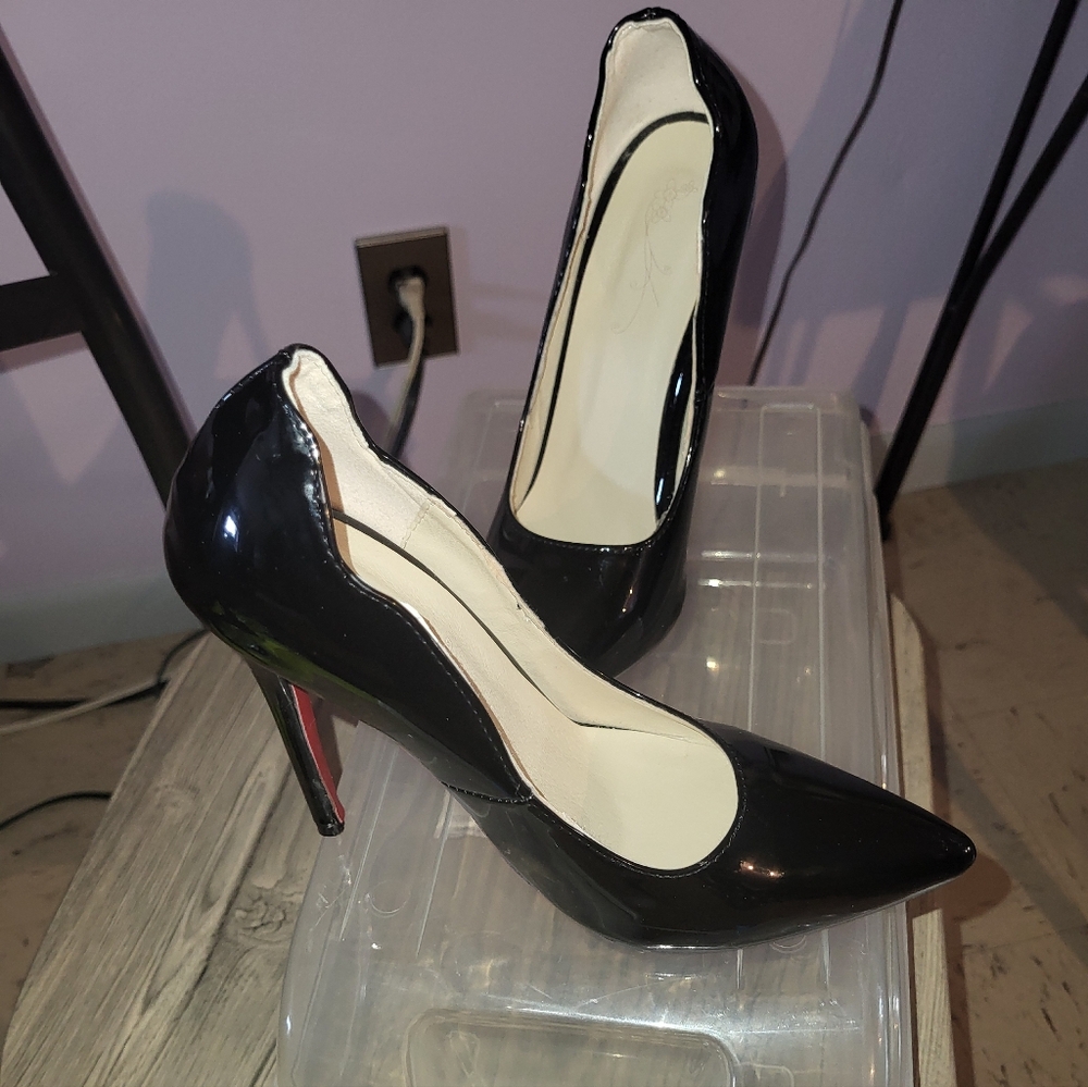 4" Black High Heels-scalloped Patent Leather Red Bottoms Great Condition EU37